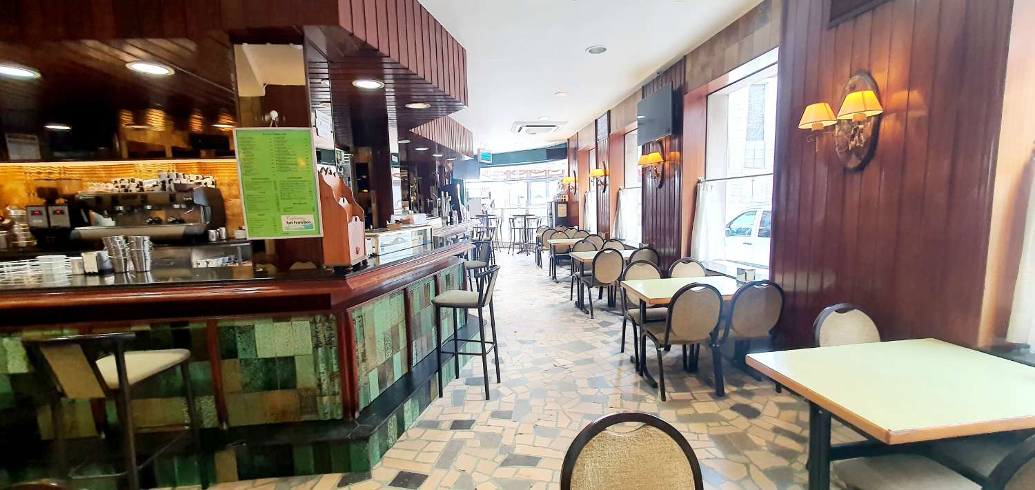 ¡TRASPASO CAFETERÍA SAN FRANCISCO! ZONA AUDITORIO, OPORTUNIDAD ÚNICA EN EL CORAZÓN DE OVIEDO