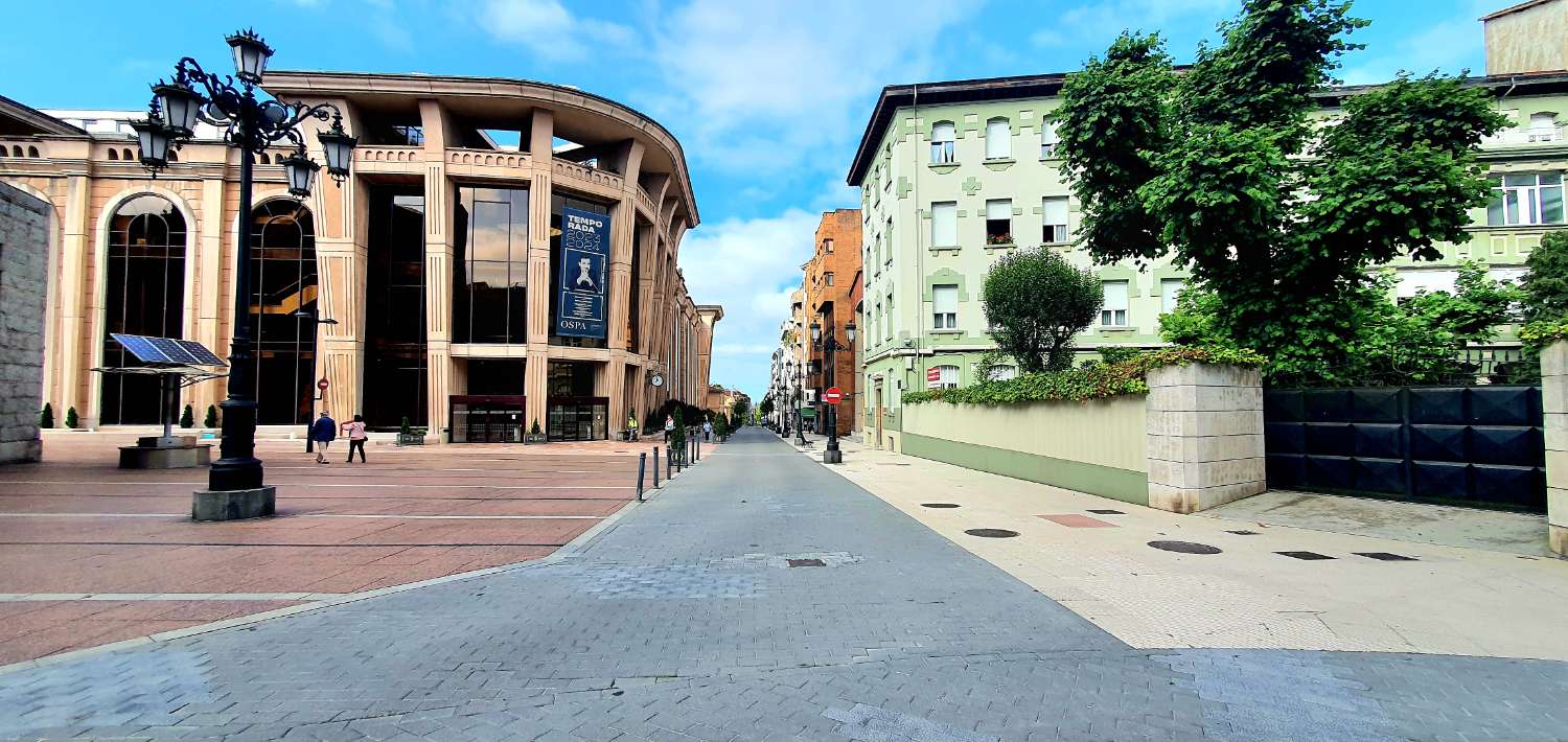 ¡TRASPASO CAFETERÍA SAN FRANCISCO! ZONA AUDITORIO, OPORTUNIDAD ÚNICA EN EL CORAZÓN DE OVIEDO