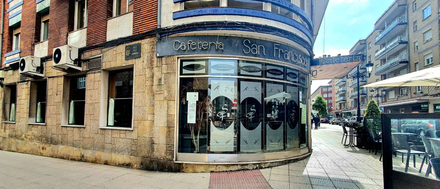 ¡TRASPASO CAFETERÍA SAN FRANCISCO! ZONA AUDITORIO, OPORTUNIDAD ÚNICA EN EL CORAZÓN DE OVIEDO