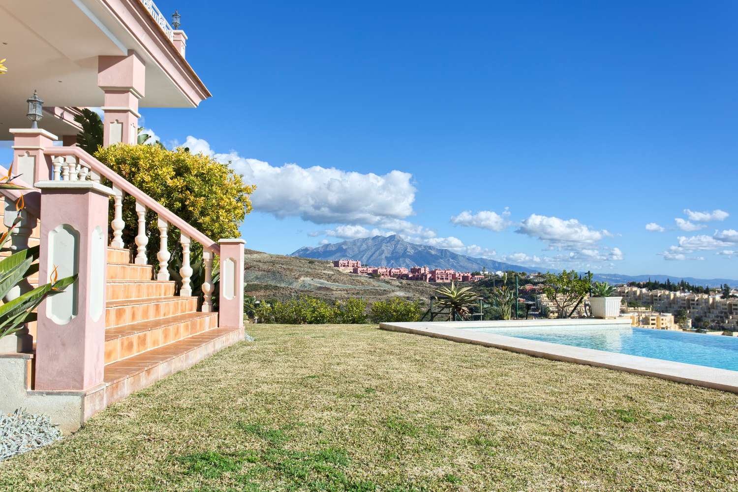 VILLA IN LOS FLAMINGOS GOLF, BENAHAVIS