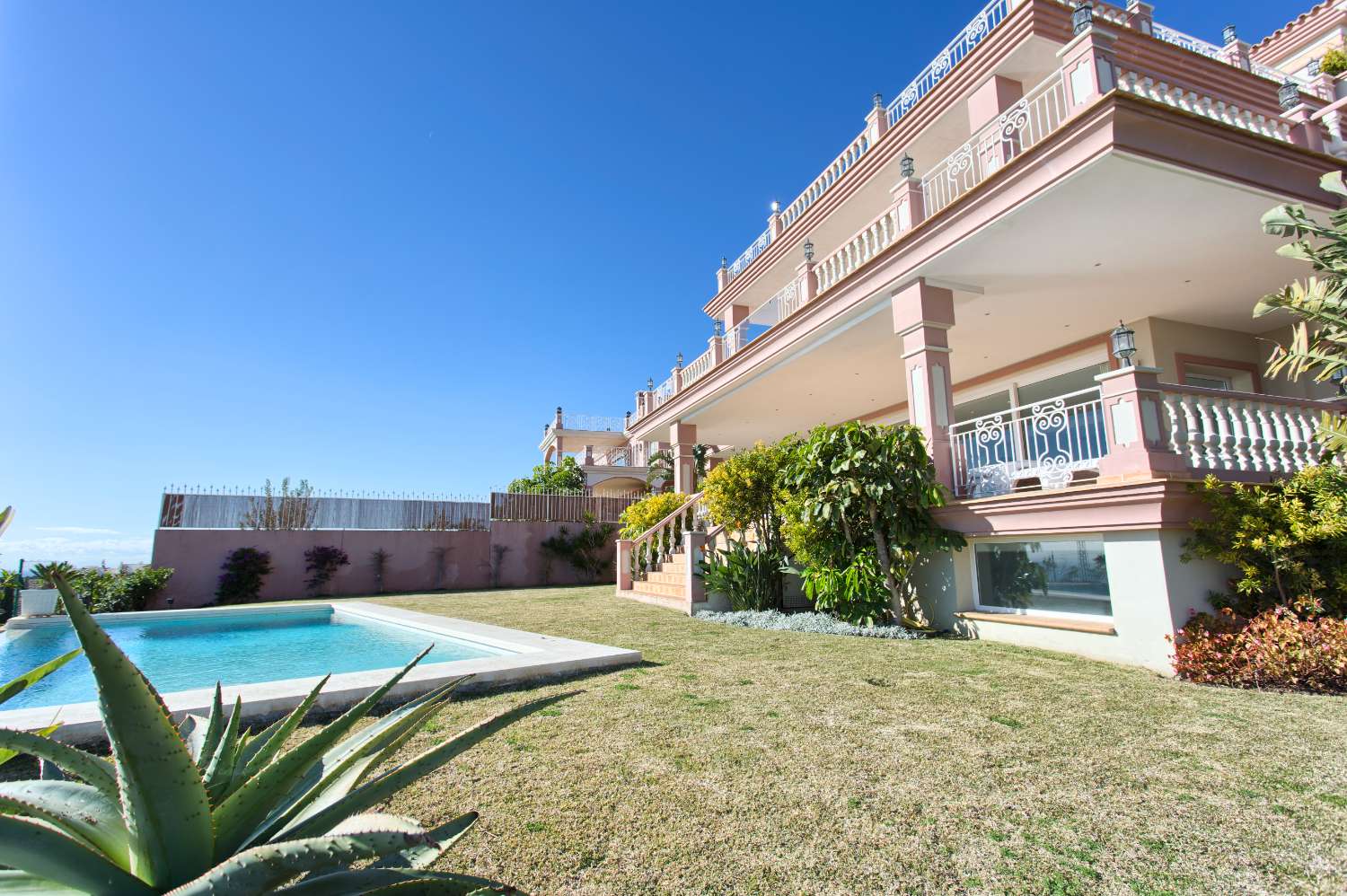 VILLA IN LOS FLAMINGOS GOLF, BENAHAVIS