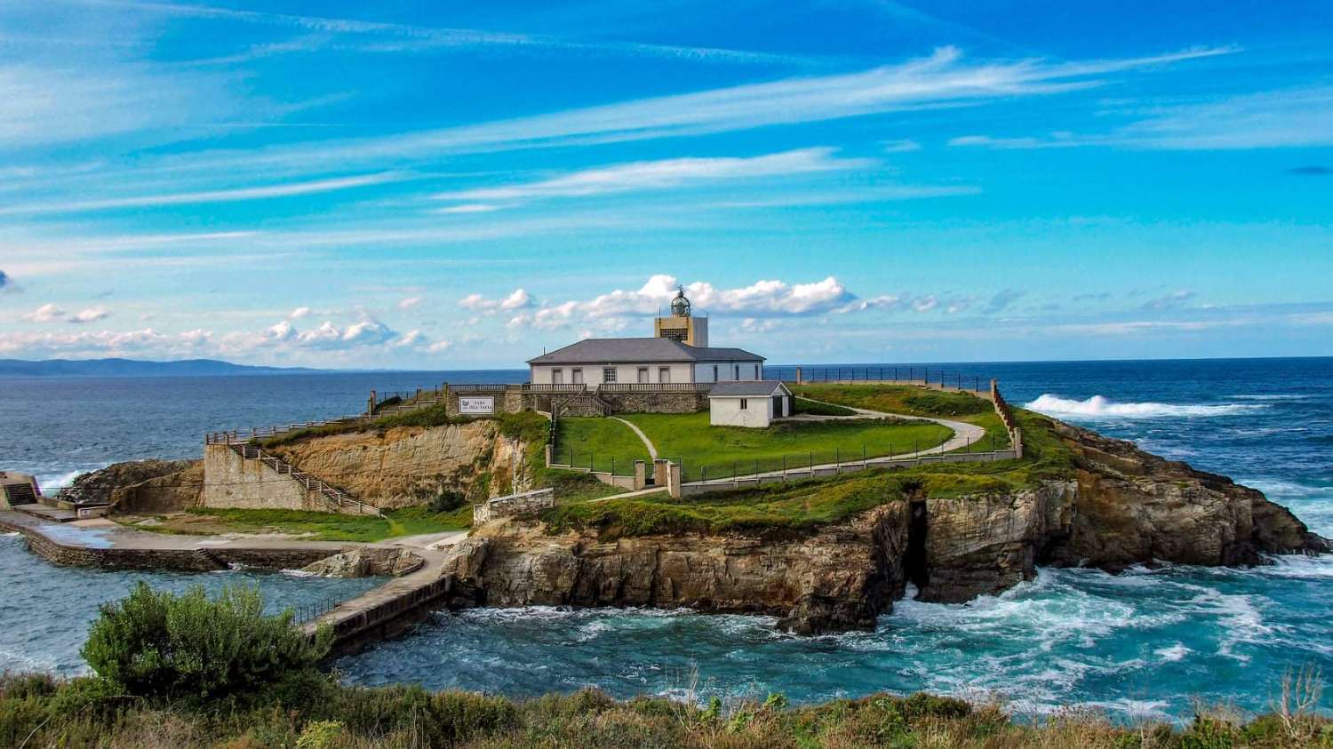 MAISON RÉNOVÉE DANS LES ZONES RURALES AVEC VUE SUR LA MER