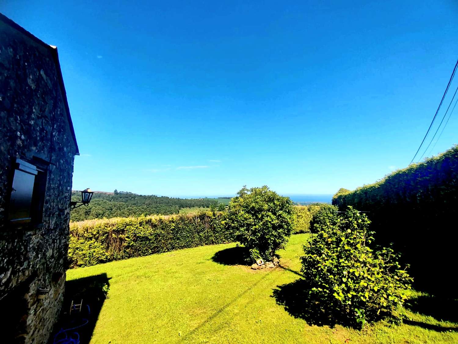 RENOVIERTES HAUS IN LÄNDLICHER GEGEND MIT MEERBLICK