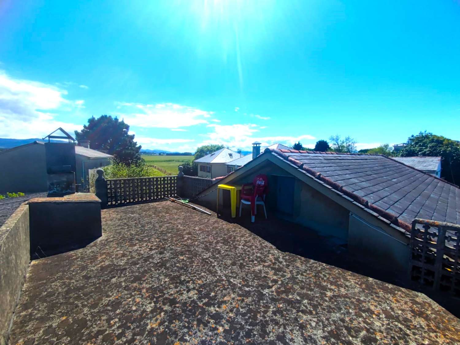 Semi-detached house with sea views