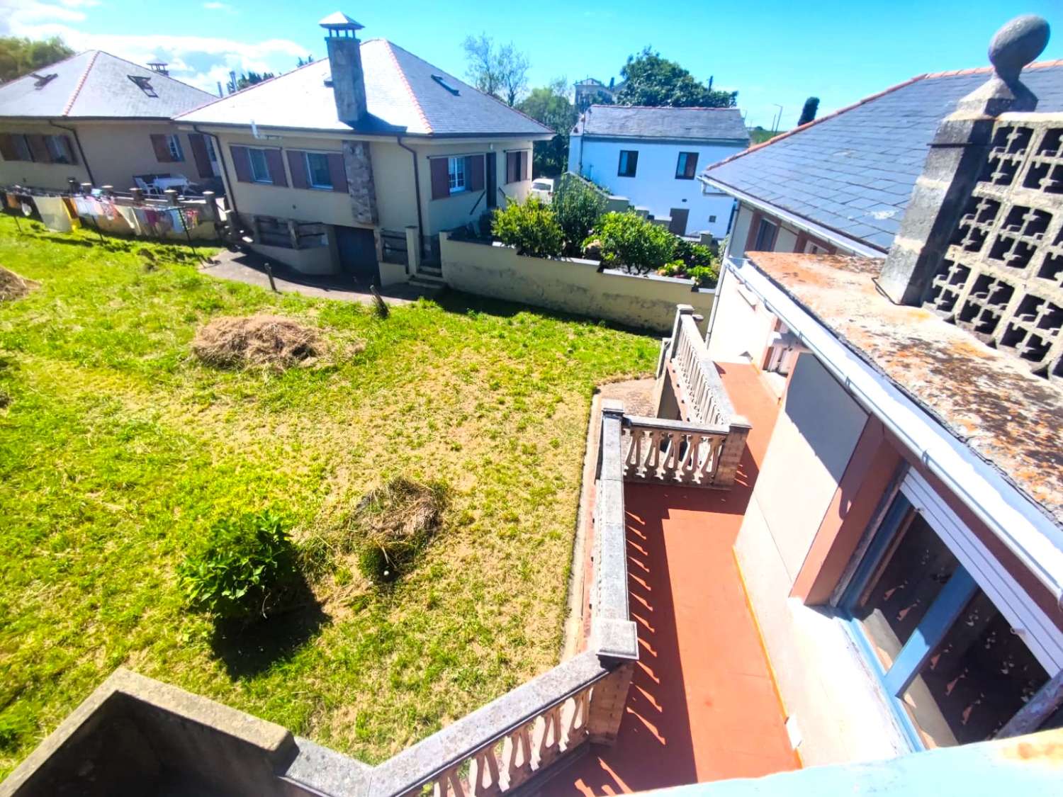 Semi-detached house with sea views