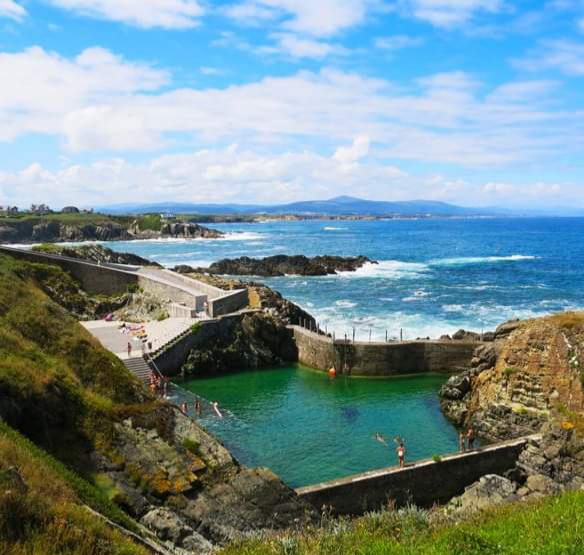 BELLE MAISON AU COEUR DE TAPIA DE CASARIEGO AVEC VUE SUR LA MER