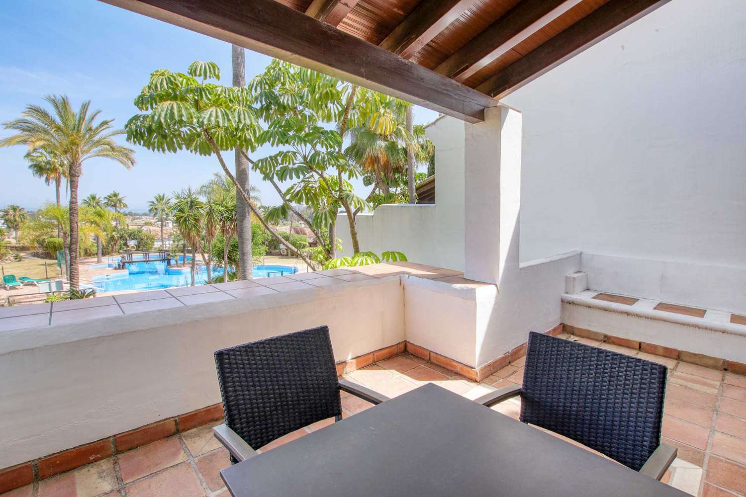 Beautiful townhouse in a prestigious residential complex in the area of Benahavis.