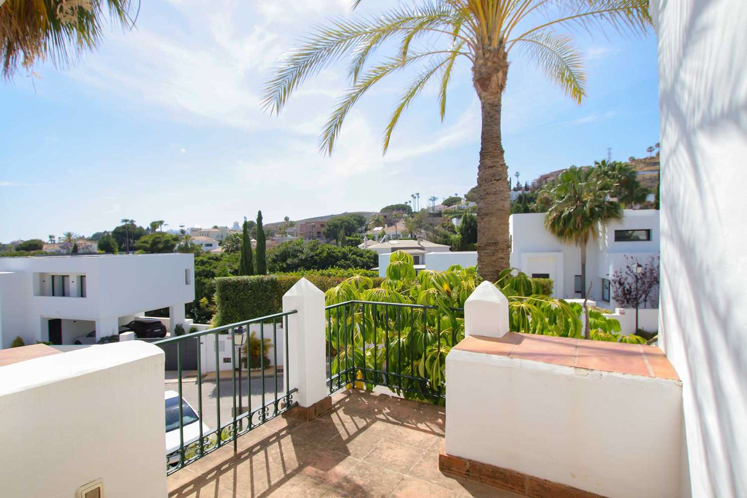 Belle maison de ville dans un complexe résidentiel de prestige dans la région de Benahavis.