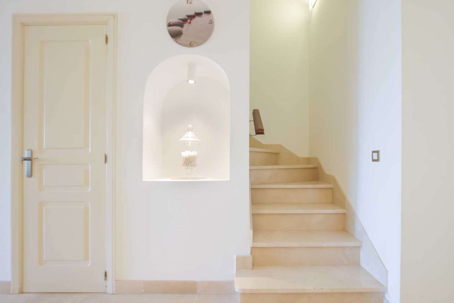 Beautiful townhouse in a prestigious residential complex in the area of Benahavis.