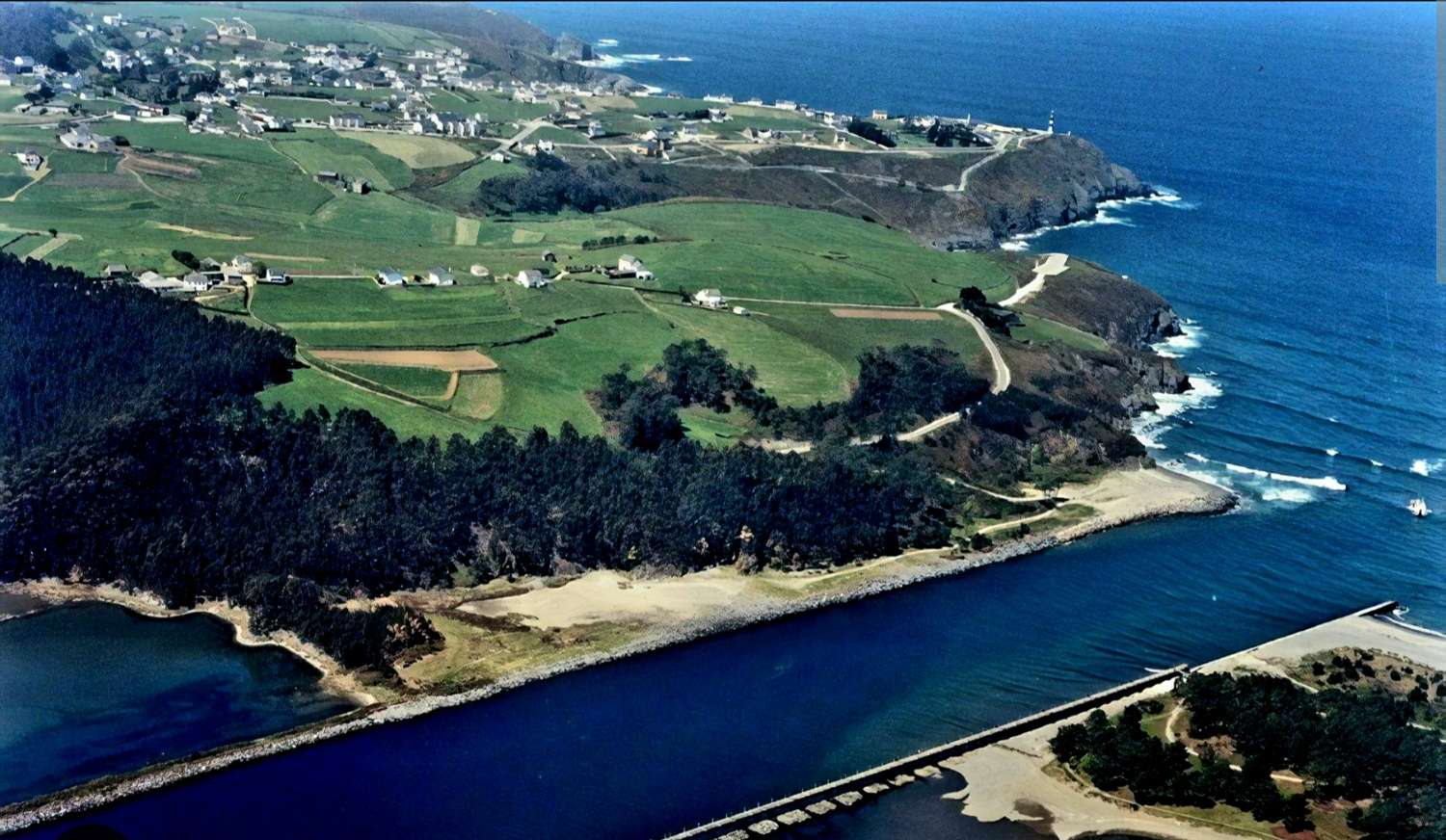 HOTEL Y CASA EN VENTA EN CARTAVIO (COAÑA)