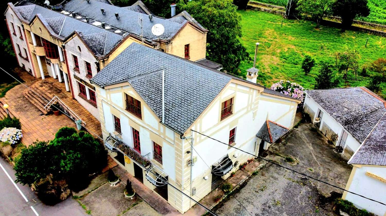 HOTEL Y CASA EN VENTA EN CARTAVIO (COAÑA)