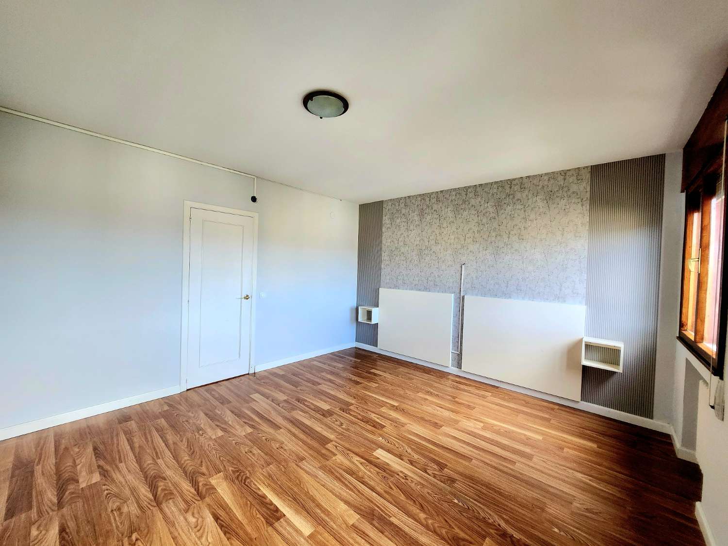 GROOT APPARTEMENT TE KOOP IN RIBADEO