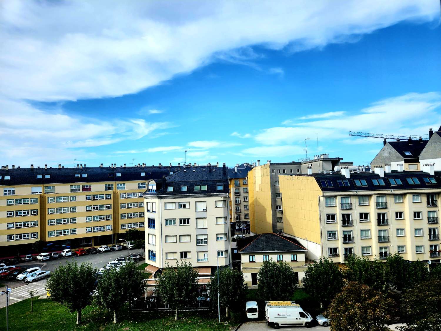 GROSSE WOHNUNG ZUM VERKAUF IN RIBADEO