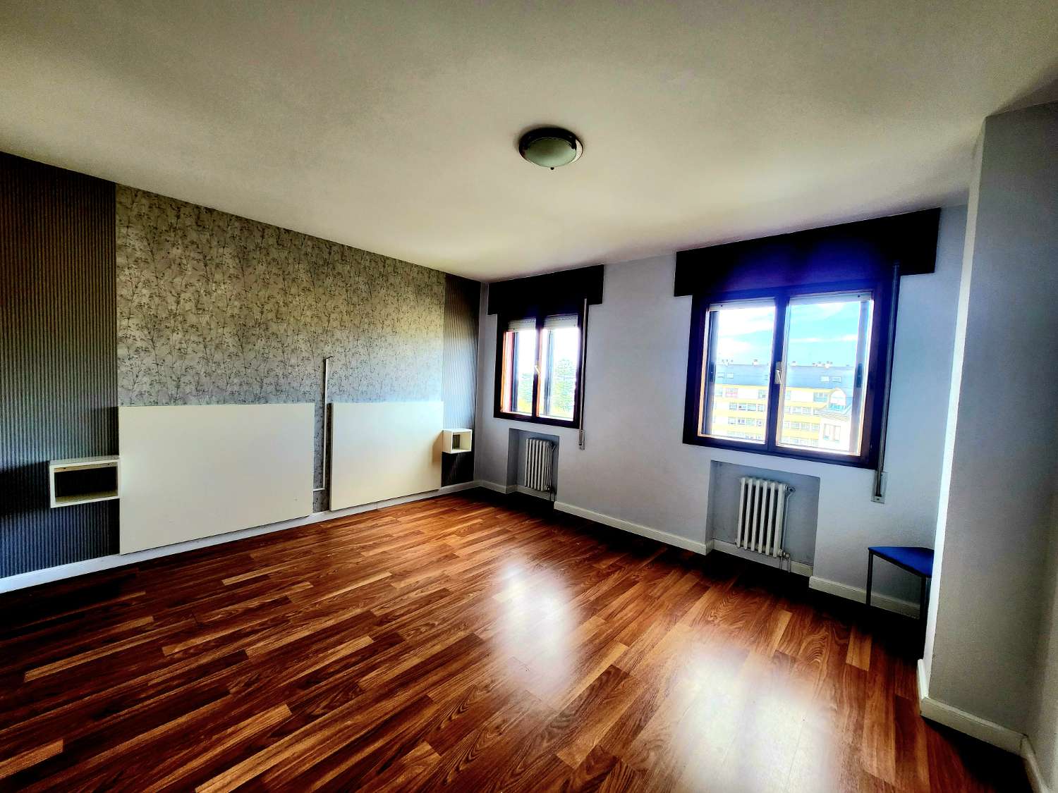 GROOT APPARTEMENT TE KOOP IN RIBADEO