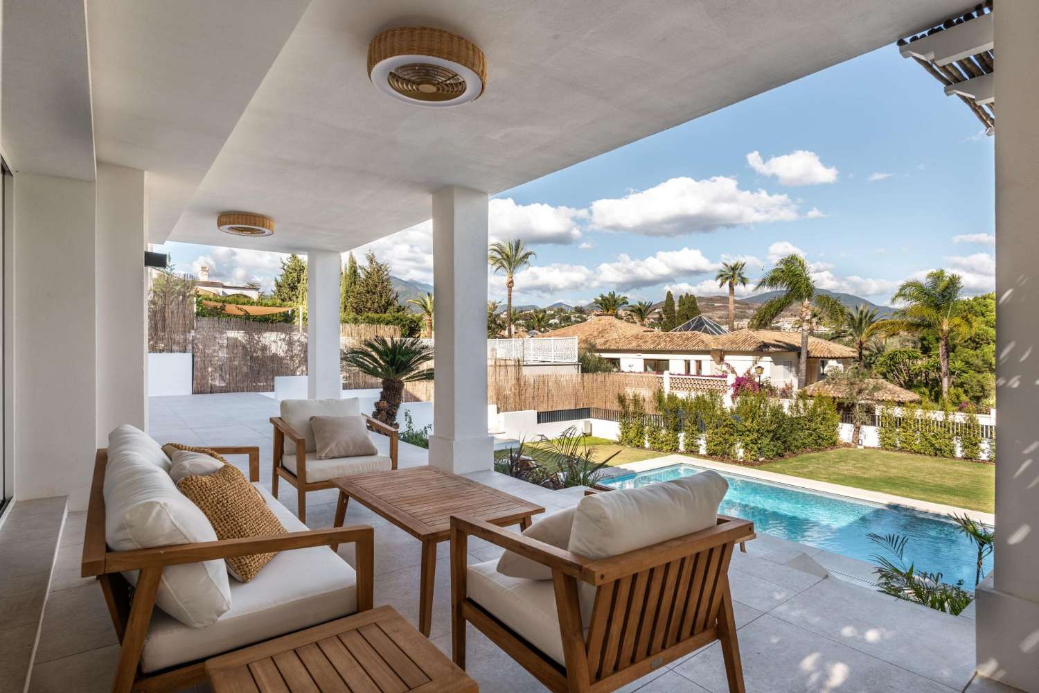 Spektakuläre zeitgenössische Villa -Marbella -LAs Brisas Golf