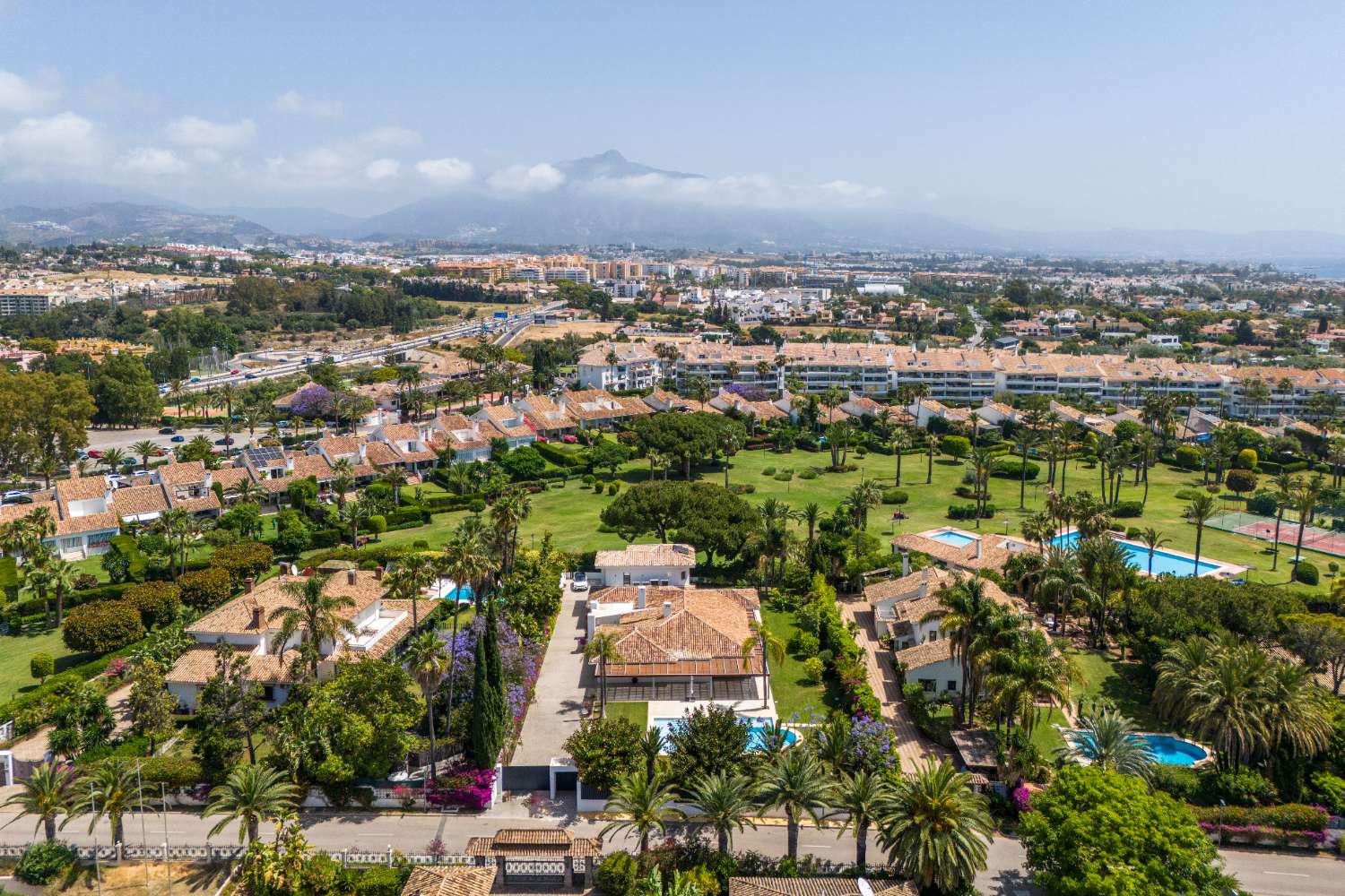 Magnífica y majestuosa villa en Guadalmina Baja