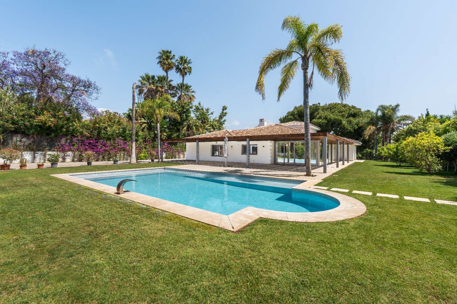 Superb majestic villa in Guadalmina Baja