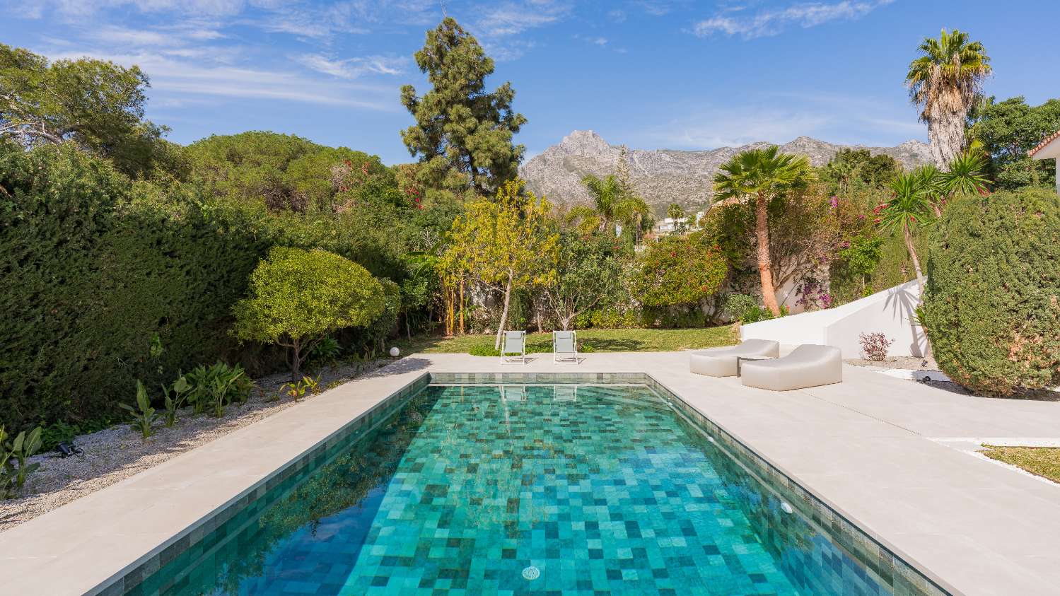 Elegante villa met panoramisch uitzicht op zee in Nagüeles, Marbella-Costa del Sol