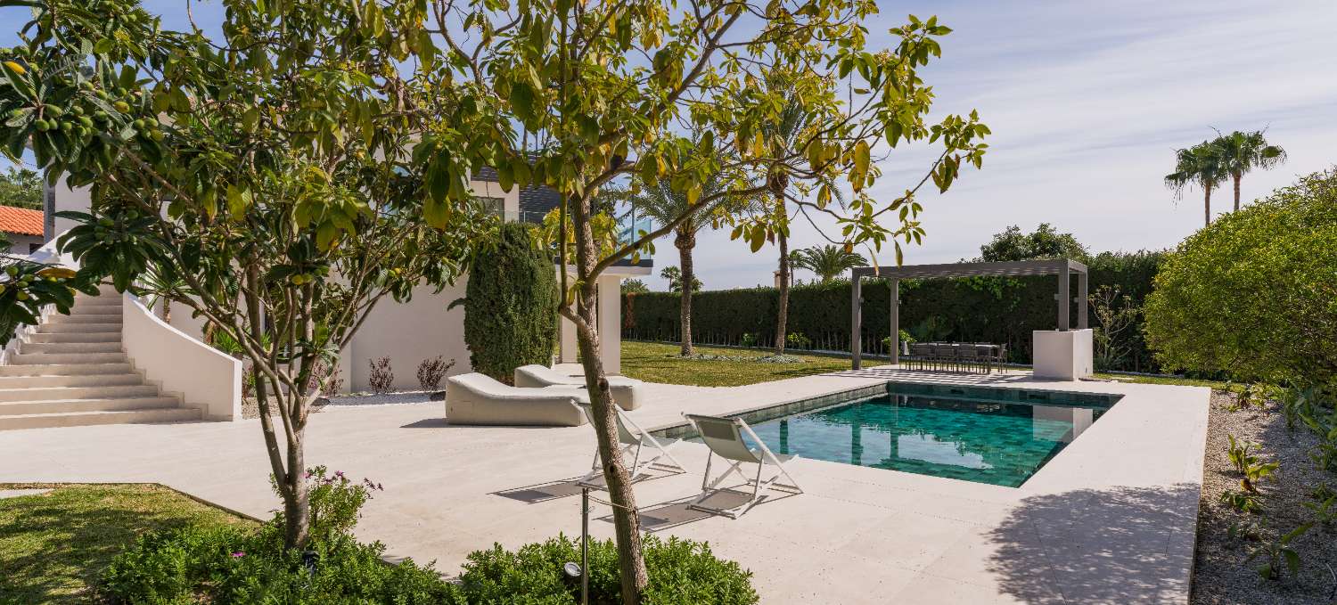 Élégante villa avec vue panoramique sur la mer à Nagüeles, Marbella-Costa del Sol