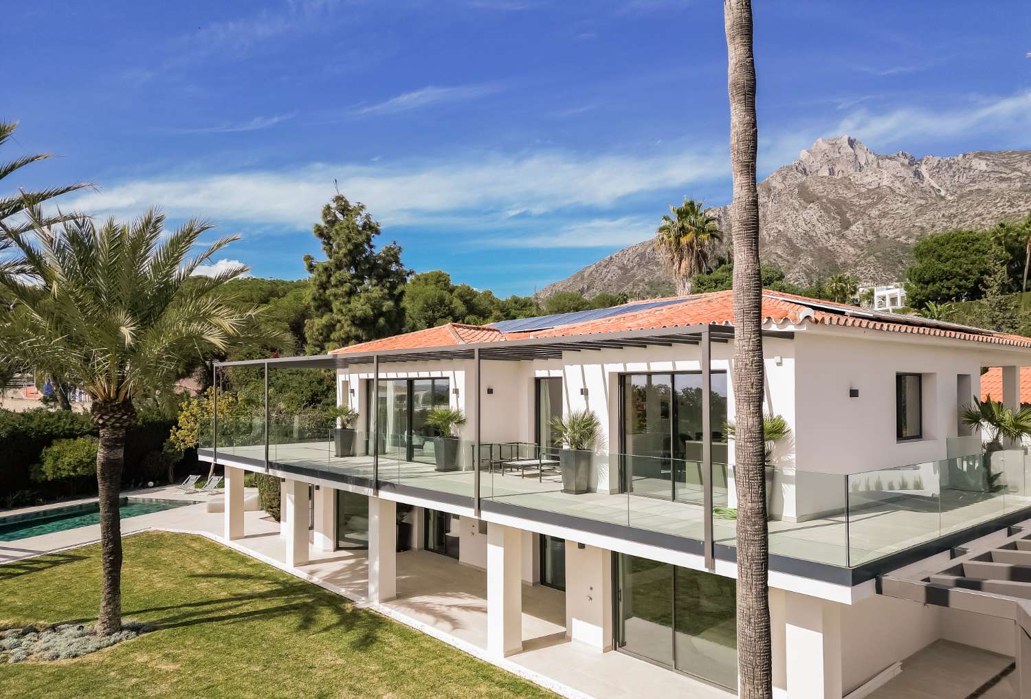 Élégante villa avec vue panoramique sur la mer à Nagüeles, Marbella-Costa del Sol