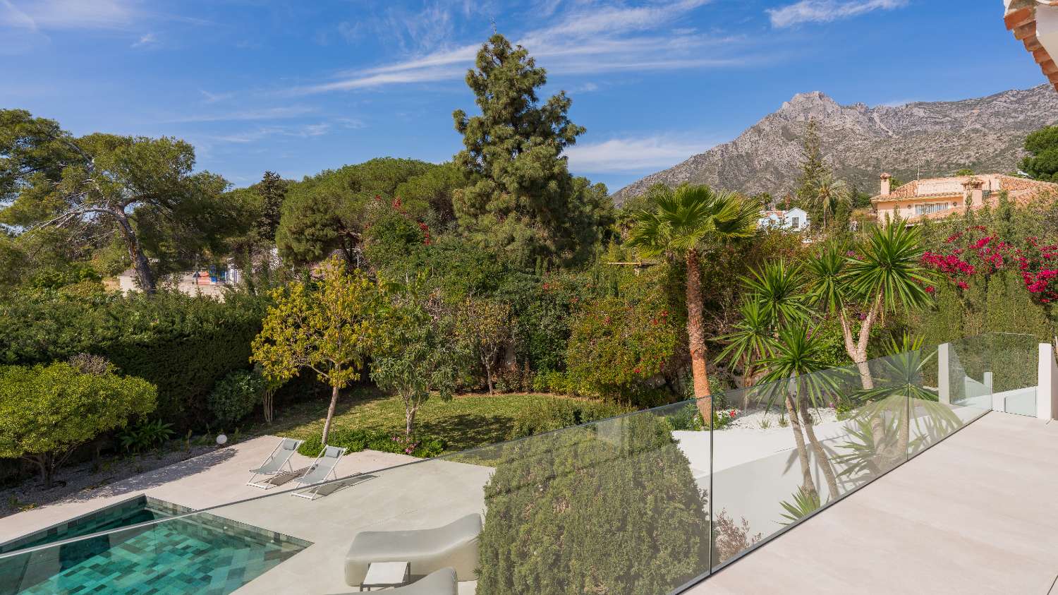 Élégante villa avec vue panoramique sur la mer à Nagüeles, Marbella-Costa del Sol