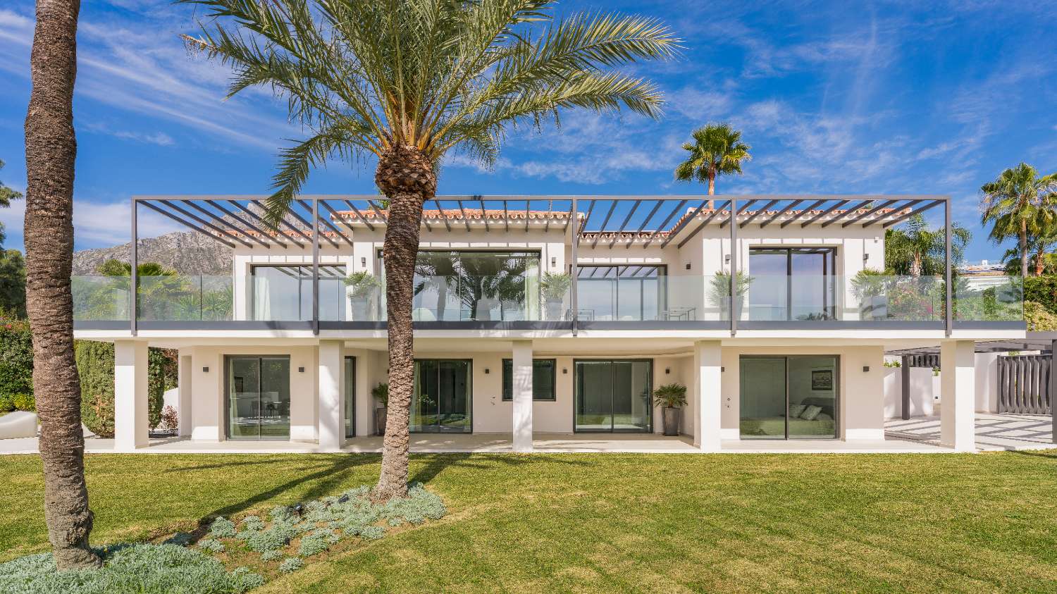 Élégante villa avec vue panoramique sur la mer à Nagüeles, Marbella-Costa del Sol