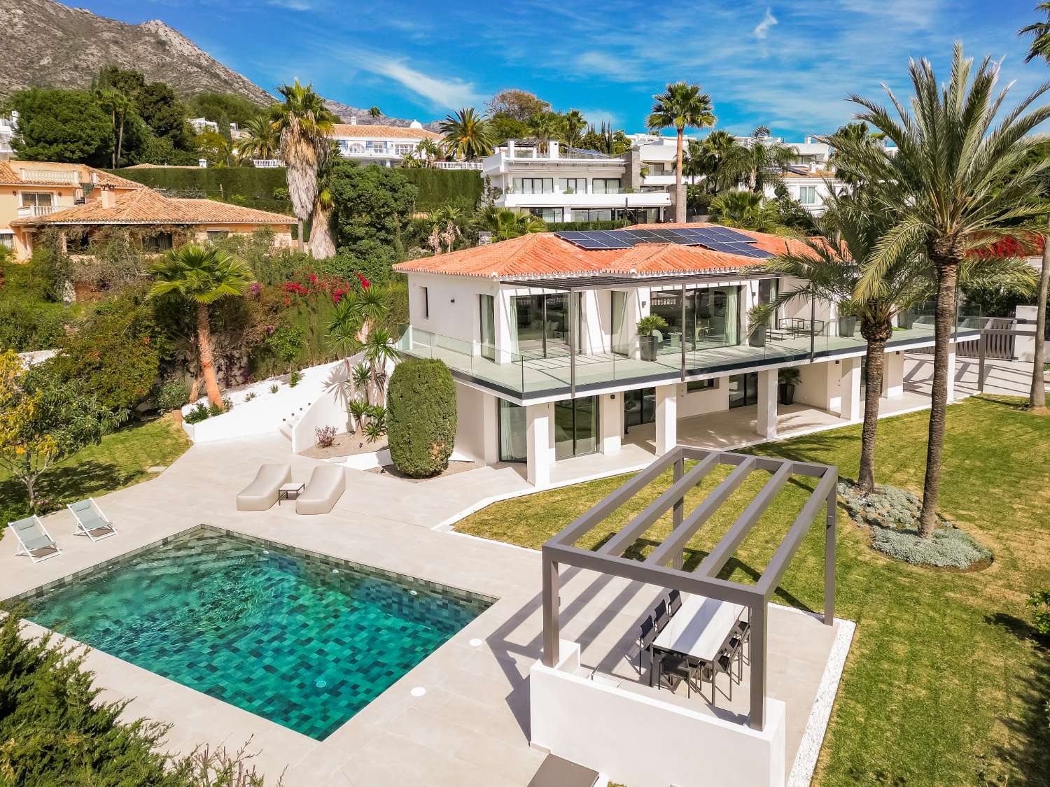 Élégante villa avec vue panoramique sur la mer à Nagüeles, Marbella-Costa del Sol