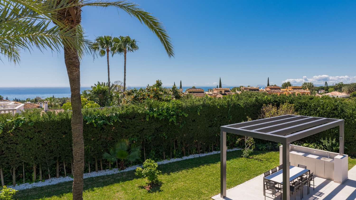 Tyylikäs huvila panoraamanäköalalla merelle Nagüelesissa, Marbella-Costa del Solissa