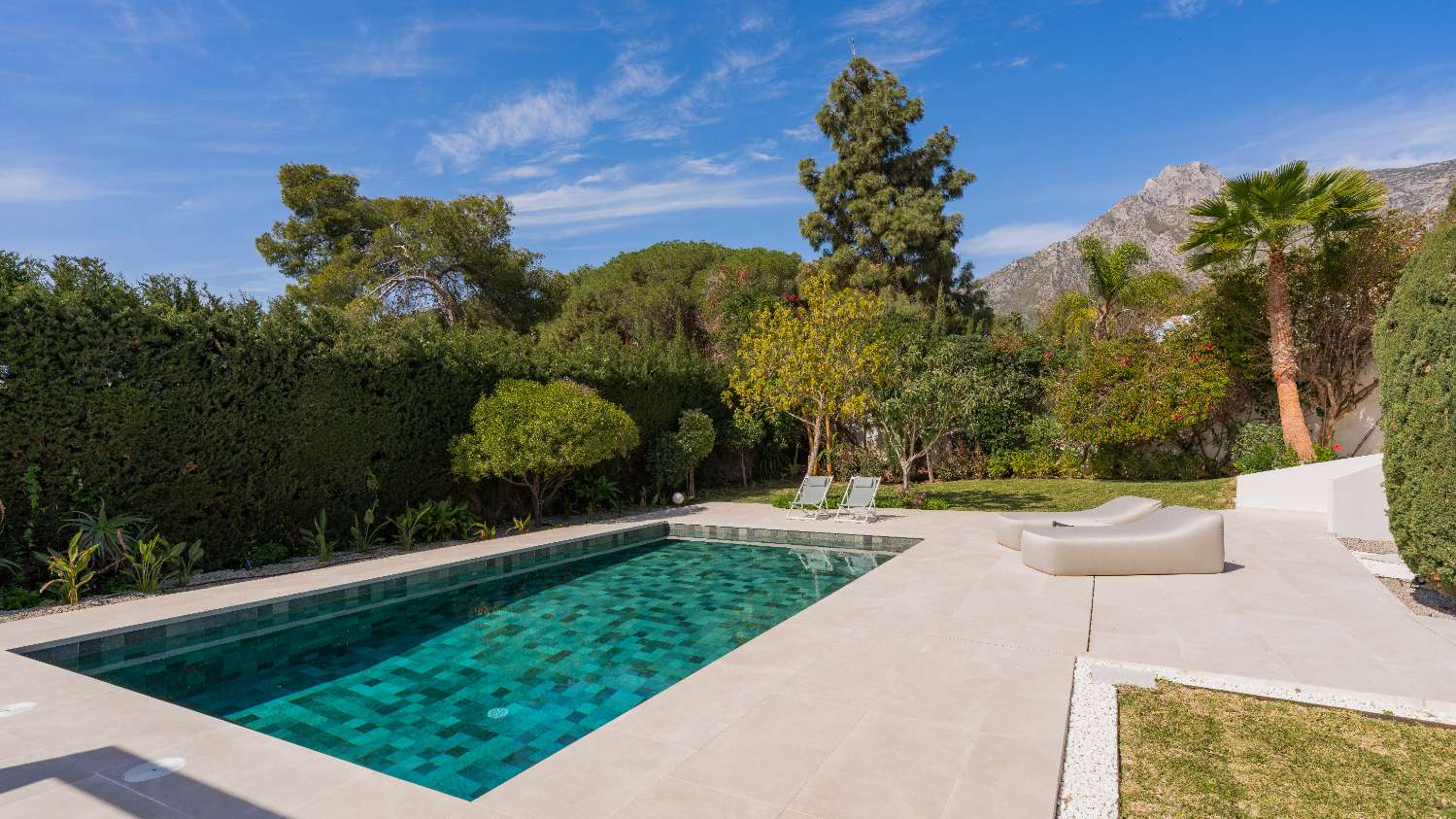 Élégante villa avec vue panoramique sur la mer à Nagüeles, Marbella-Costa del Sol