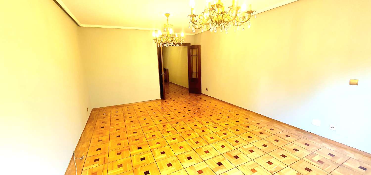 Large apartment for rent with beautiful views of the Campo de San Francisco