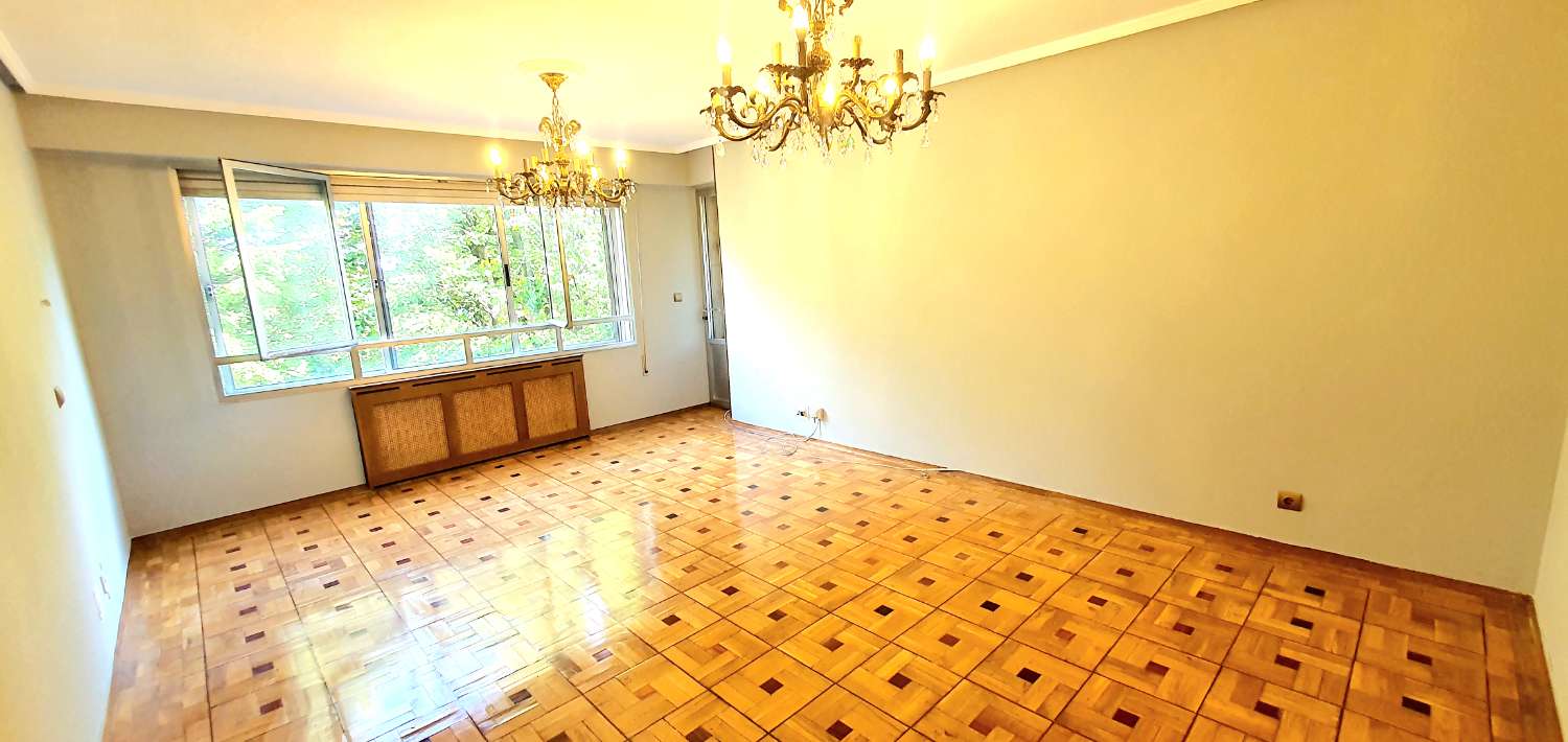 Large apartment for rent with beautiful views of the Campo de San Francisco