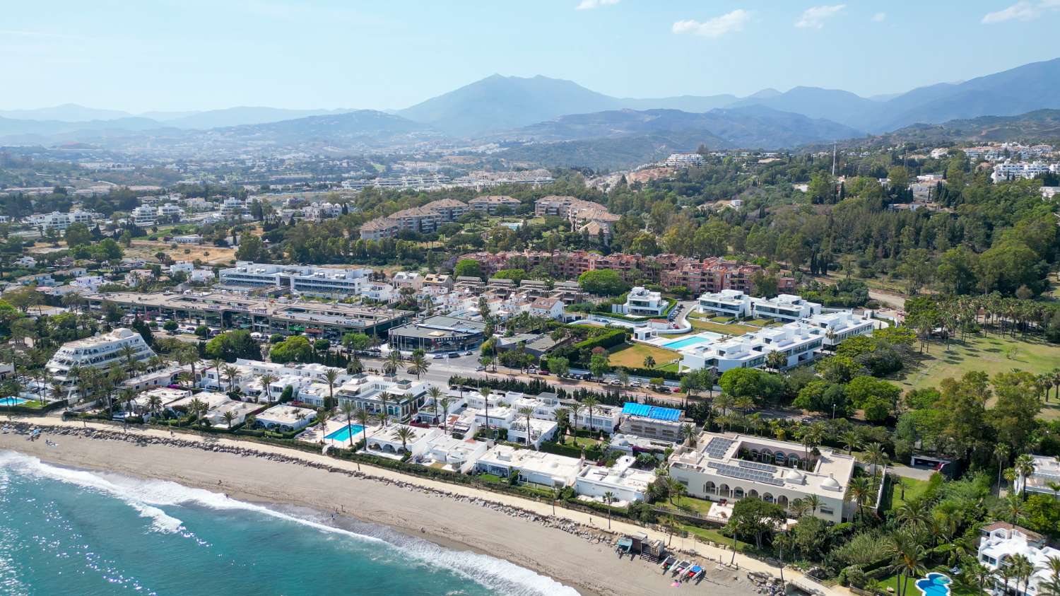 Moderna mansión de lujo con vistas al mar en la Milla de Oro de Marbella