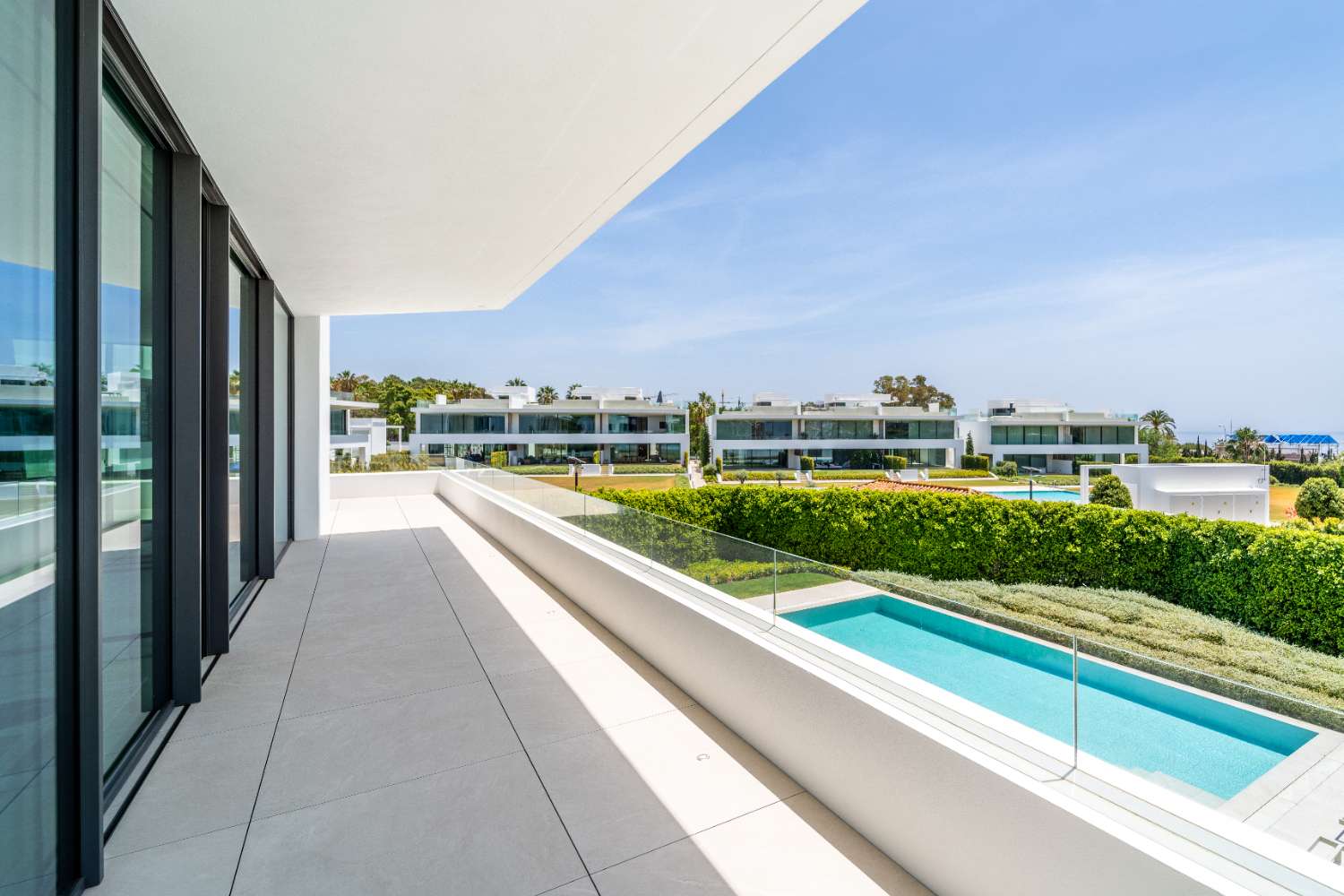 Moderna mansión de lujo con vistas al mar en la Milla de Oro de Marbella