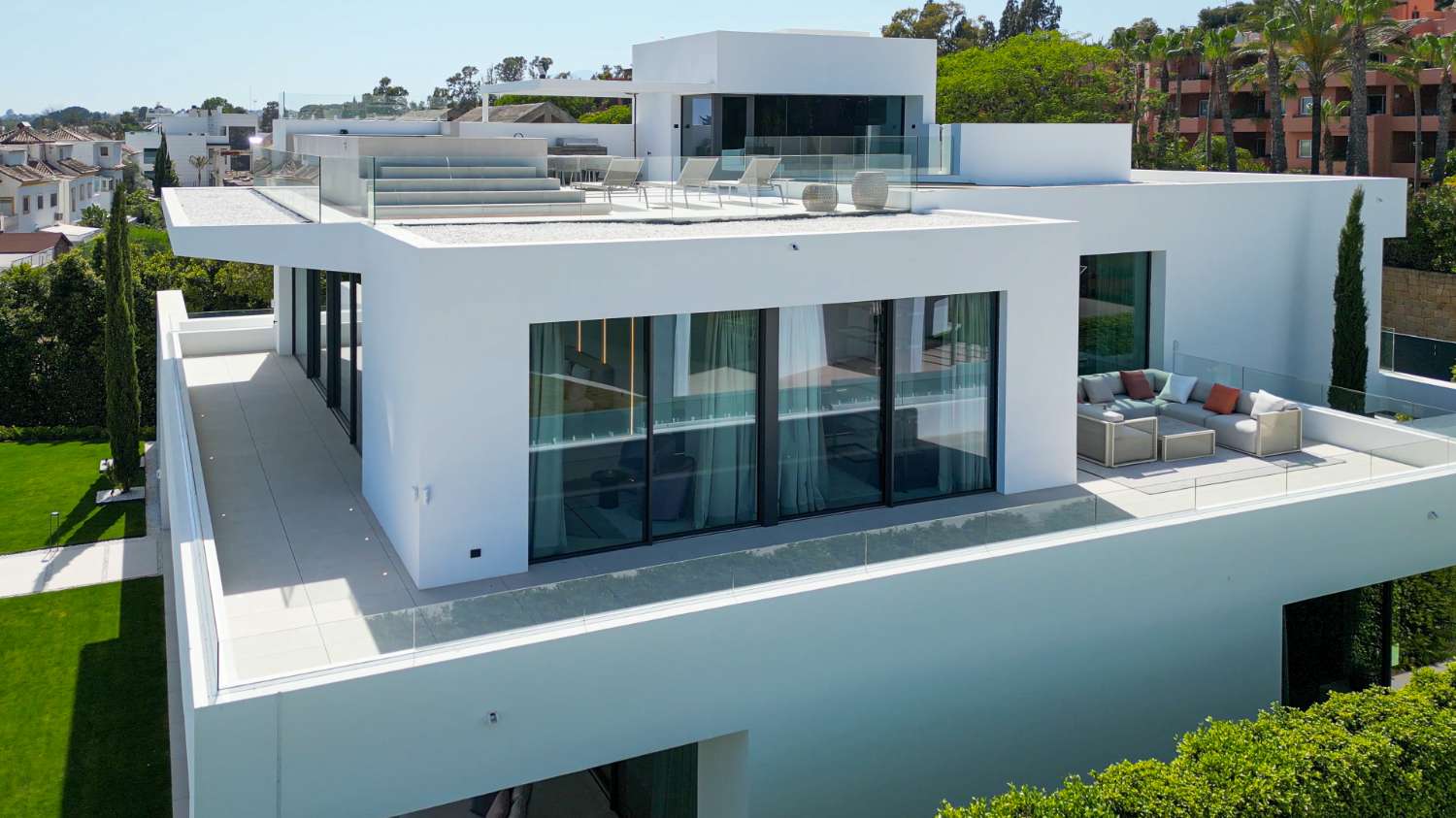 Manoir de luxe moderne avec vue sur la mer à Marbella Golden Mile