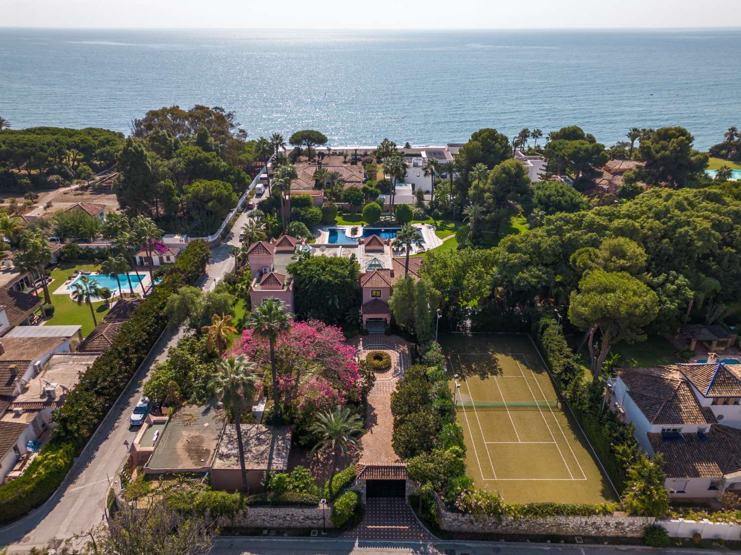 Luxusvilla mit privatem Tennisplatz in Paraiso Barronal, Estepona