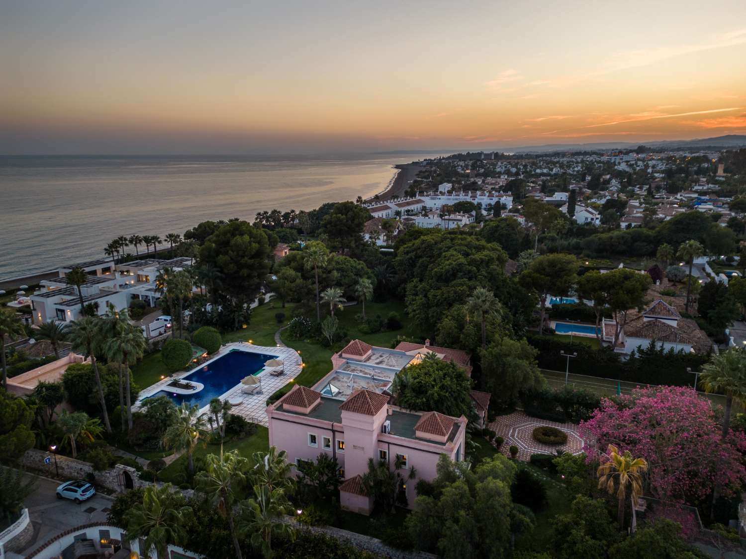 Luxusvilla mit privatem Tennisplatz in Paraiso Barronal, Estepona