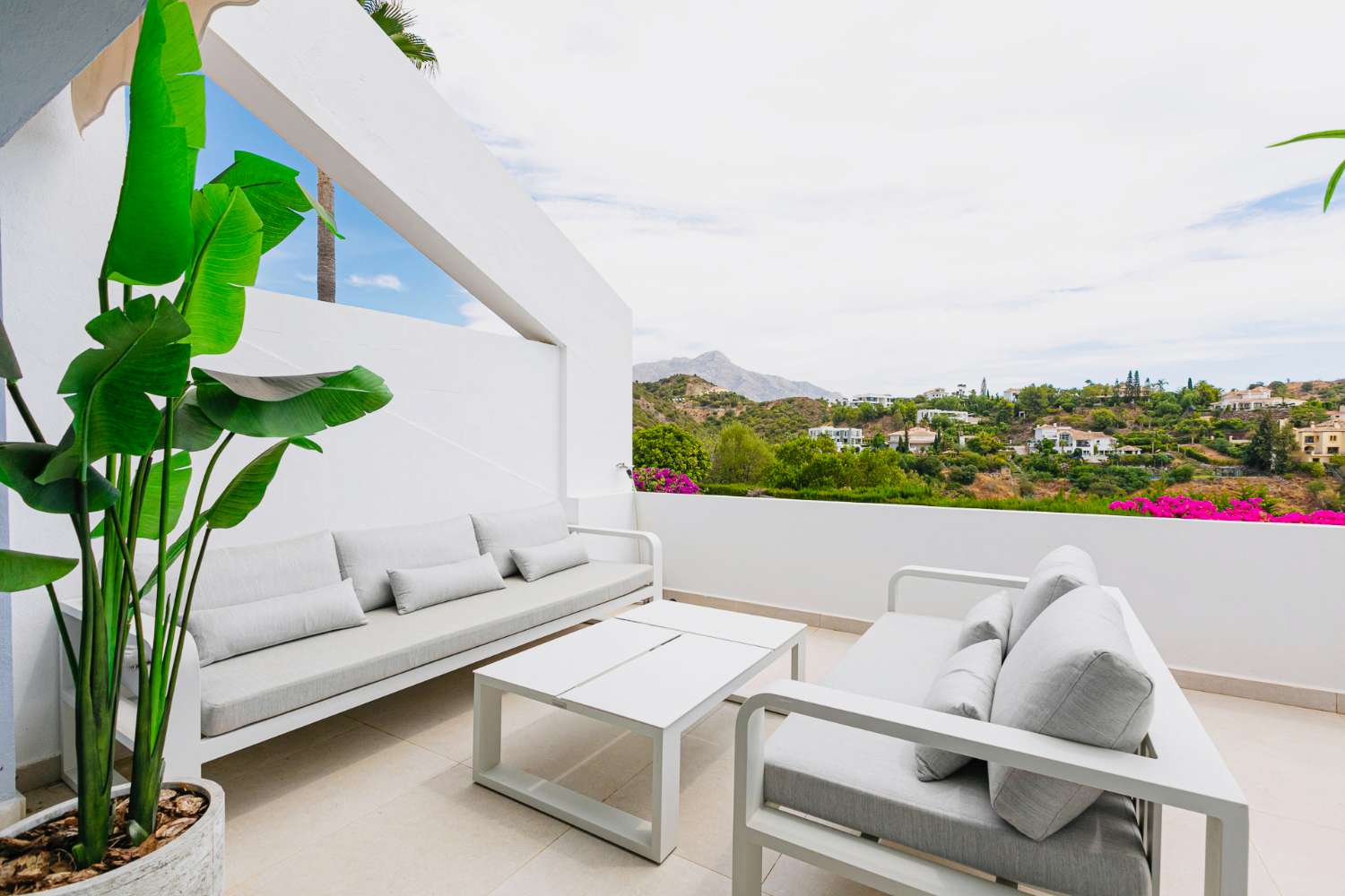 Renovated premium ground floor apartment in Mirador De La Quinta -Marbella