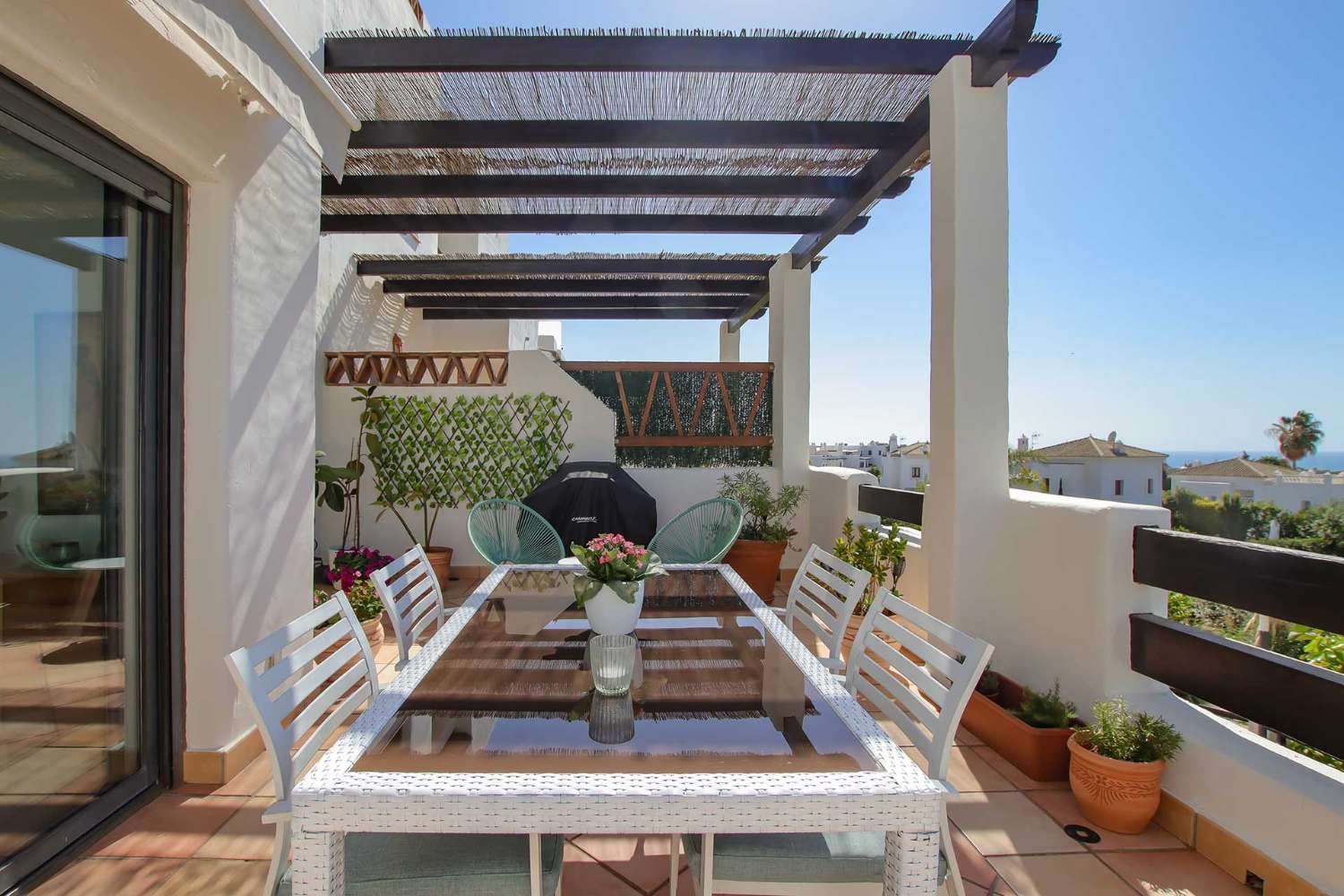 Beautifully presented 2-bedroom, 2-bathroom apartment in Estepona -New Golden Mile