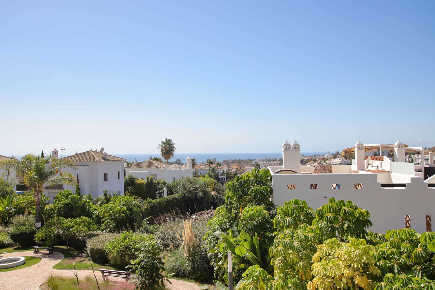 Apartamento de 2 dormitorios y 2 baños bellamente presentado en Estepona -Nueva Milla de Oro