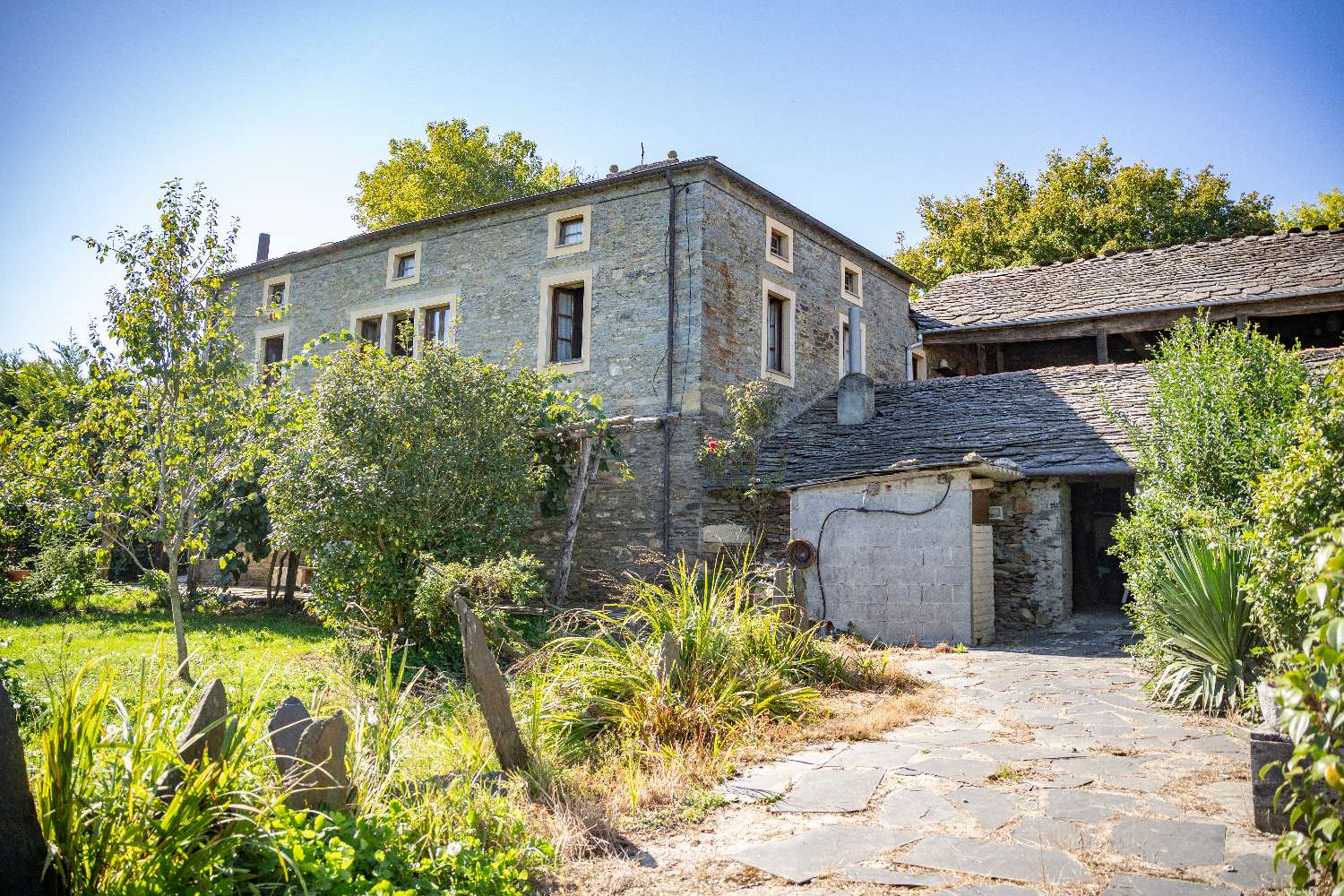 Preciosa Casa Rural en Revoqueira, San Martín de Oscos: Una Joya para Turismo Natural y Retiros