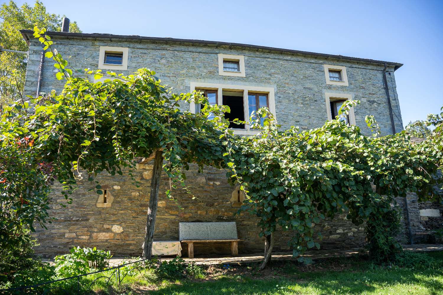 Preciosa Casa Rural en Revoqueira, San Martín de Oscos: Una Joya para Turismo Natural y Retiros