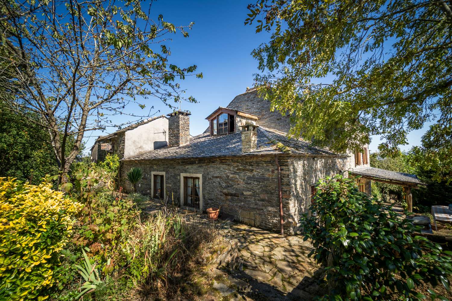 Preciosa Casa Rural en Revoqueira, San Martín de Oscos: Una Joya para Turismo Natural y Retiros