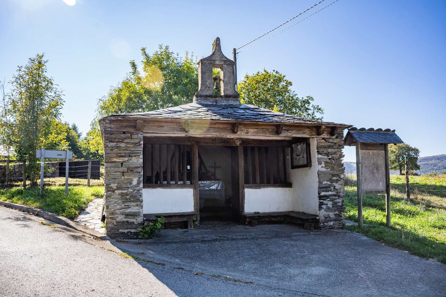 Preciosa Casa Rural en Revoqueira, San Martín de Oscos: Una Joya para Turismo Natural y Retiros